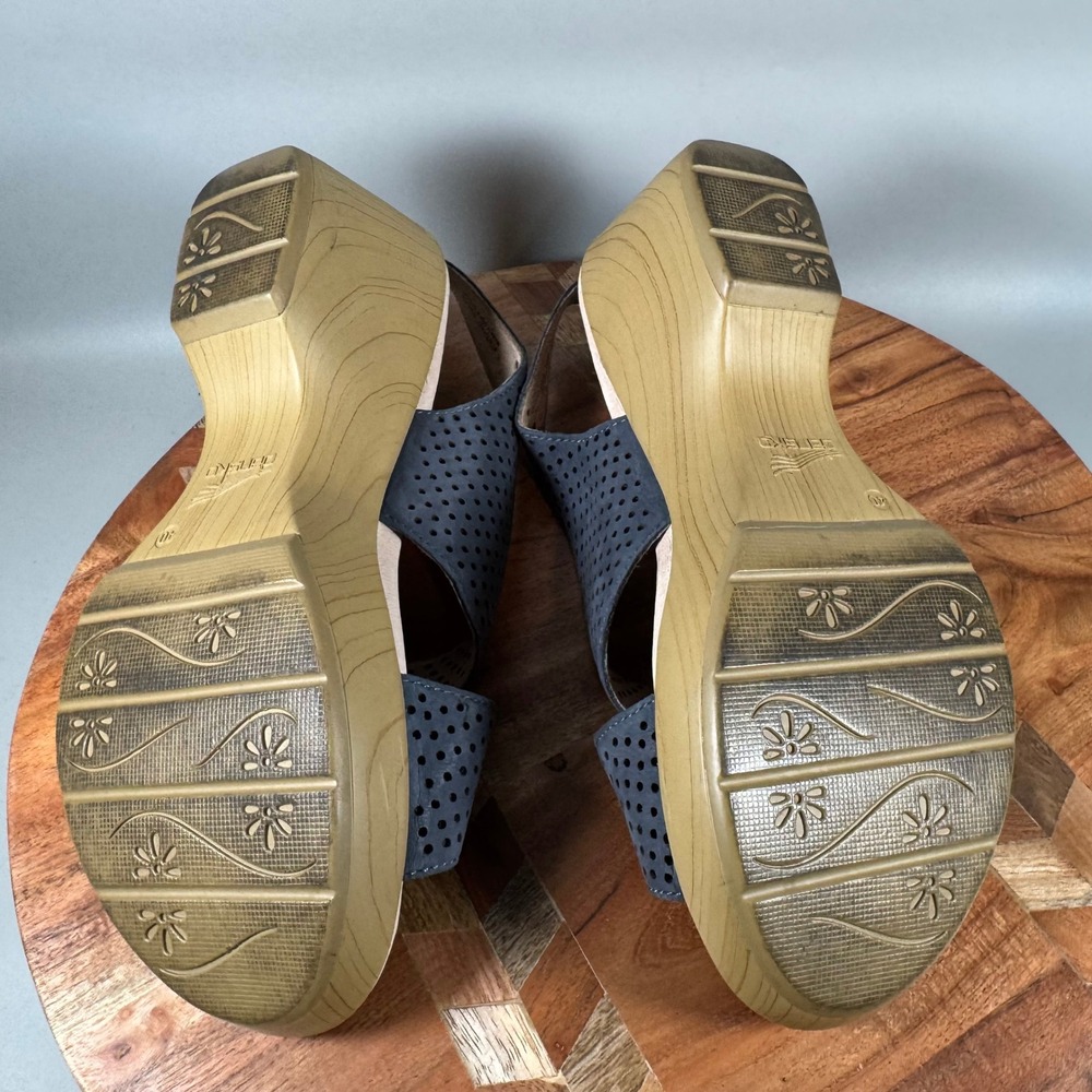 Dansko Womens Blue Perforated Leather Wedge Sandals Size 40 Buckle Strap Comfort - Picture 5 of 6